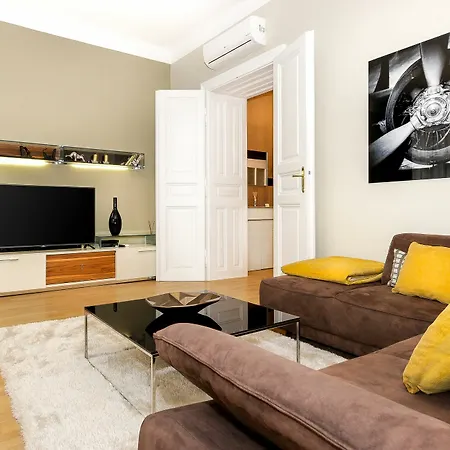Abieshomes Serviced - Downtown Apartment