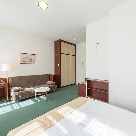 Gasthof Benediktushaus Im Schottenstift 3*