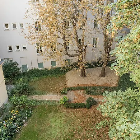 Gasthof Benediktushaus Im Schottenstift 3*