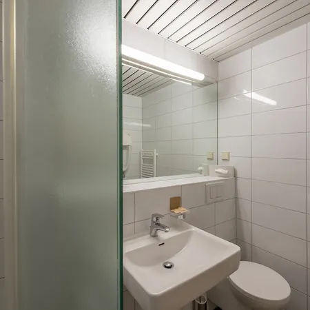 Gasthof Benediktushaus Im Schottenstift 3*