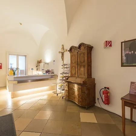 Benediktushaus Im Schottenstift 3* Wien