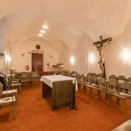 Gasthof Benediktushaus Im Schottenstift 3*