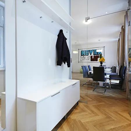 Urban Flats Darwingasse Apartment