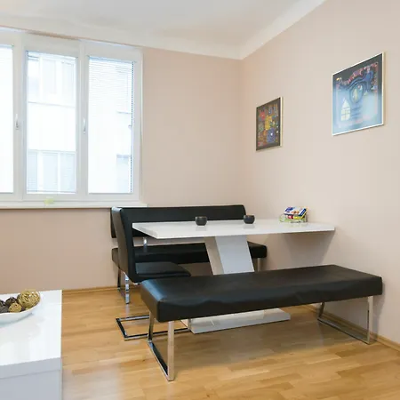 Apartment Domino *