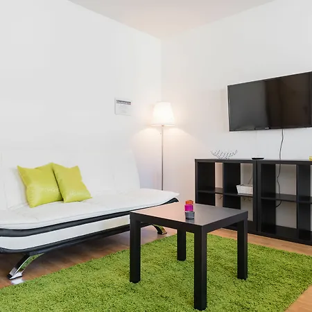 Daire Mainstation - 10 Minutes To Citycenter - With Aircondition *
