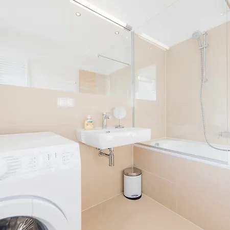 Daire Mainstation - 10 Minutes To Citycenter - With Aircondition *