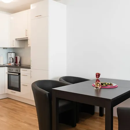 Mainstation - 10 Minutes To Citycenter - With Aircondition