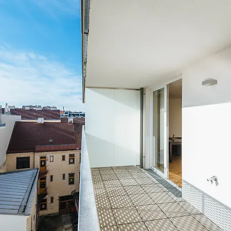 Daire Mainstation - 10 Minutes To Citycenter - With Aircondition
