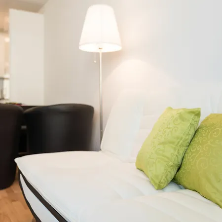 Mainstation - 10 Minutes To Citycenter - With Aircondition *