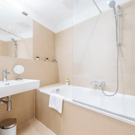 Mainstation - 10 Minutes To Citycenter - With Aircondition Daire *