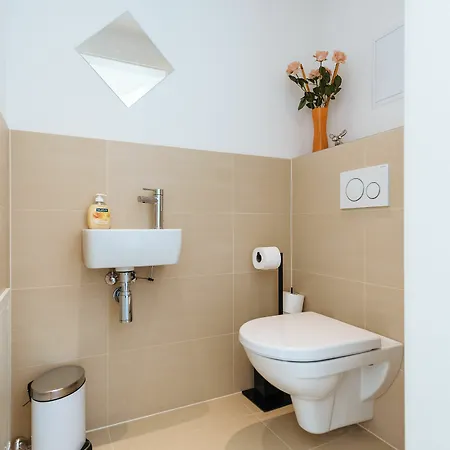 Daire Mainstation - 10 Minutes To Citycenter - With Aircondition