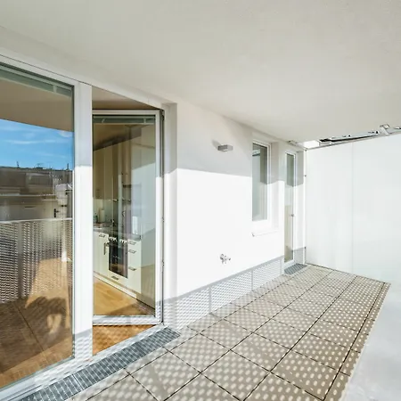 Daire Mainstation - 10 Minutes To Citycenter - With Aircondition