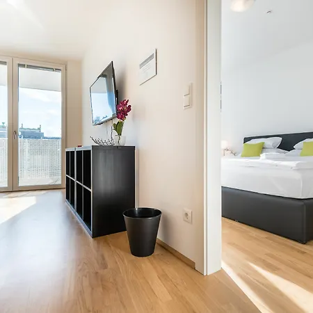 Mainstation - 10 Minutes To Citycenter - With Aircondition *