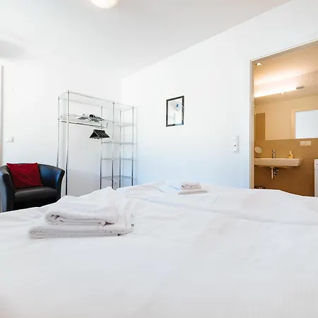 Daire Mainstation - 10 Minutes To Citycenter - With Aircondition