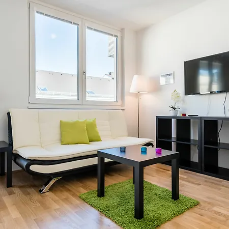 Daire Mainstation - 10 Minutes To Citycenter - With Aircondition *