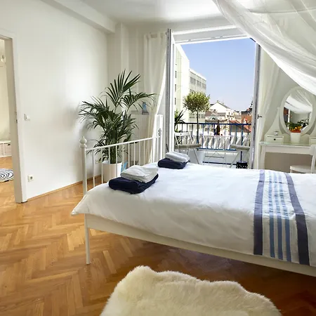 Opera Center Apartment Vienna