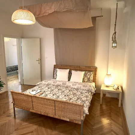 Apartment Opera Center *