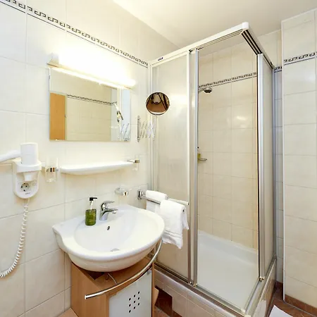 Schani Salon 4*