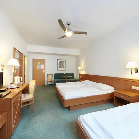 Schani Salon Hotel