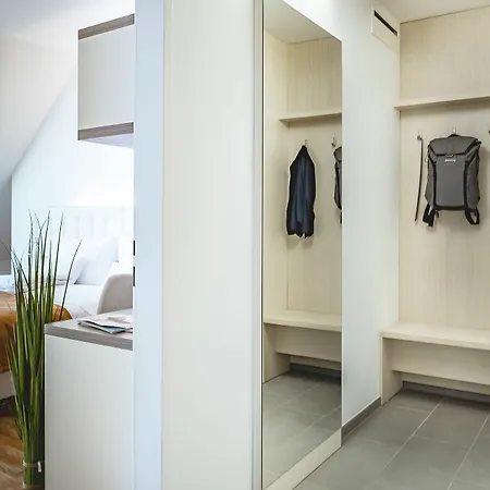 Oliver | Contactless Check-in Apartahotel Viena