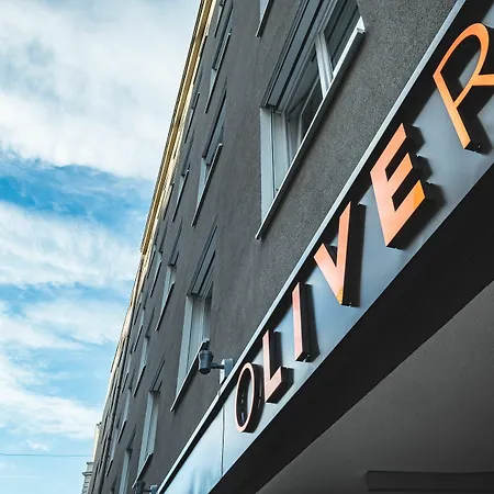Oliver | Contactless Check-in Apartahotel Viena