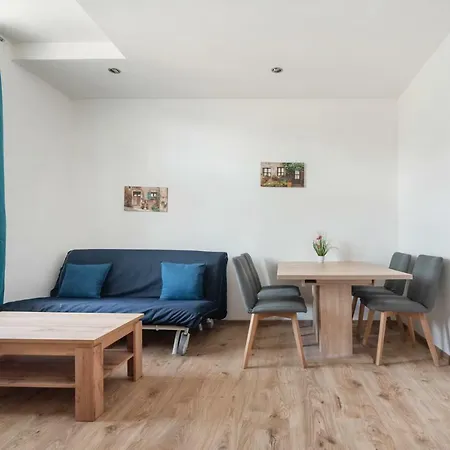 *new*, And Cozy With Large Balcony * Vienna