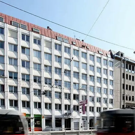 Attaché Hotel 3*