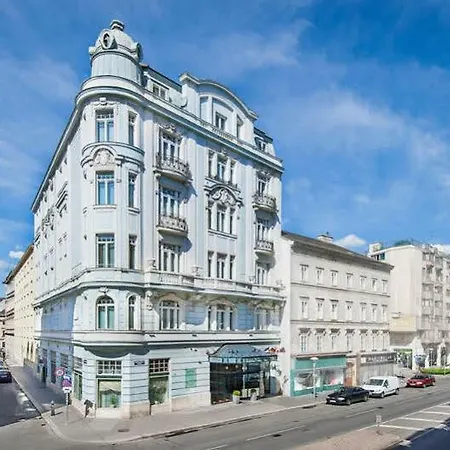 Johann Strauss 4* וינה
