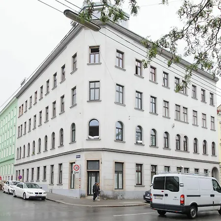 Royal Westbahnhof Apartment *