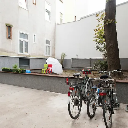 Royal Westbahnhof Apartment *