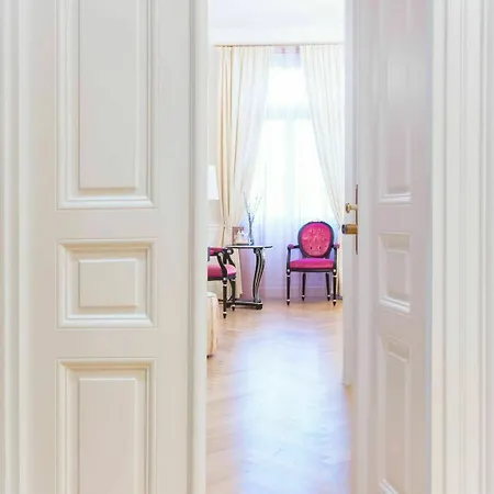 Imperium - Experience The Luxurious In Center *
