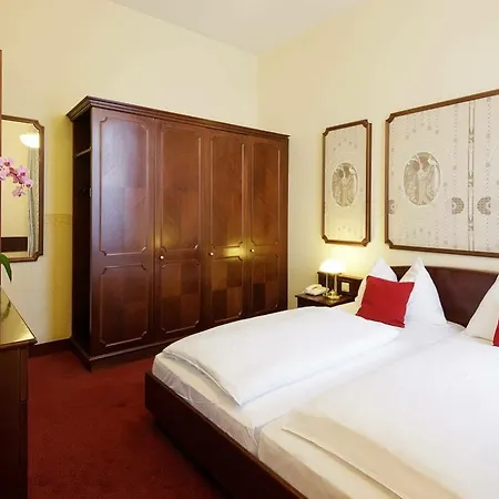 Theaterhotel & 4*