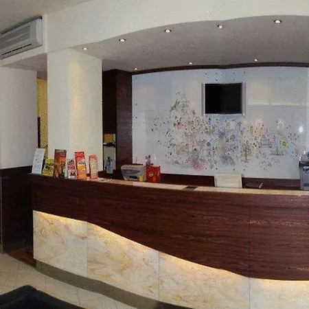 Attaché Hotel