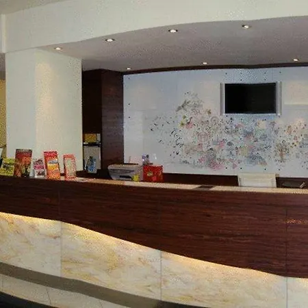 Attaché 3*