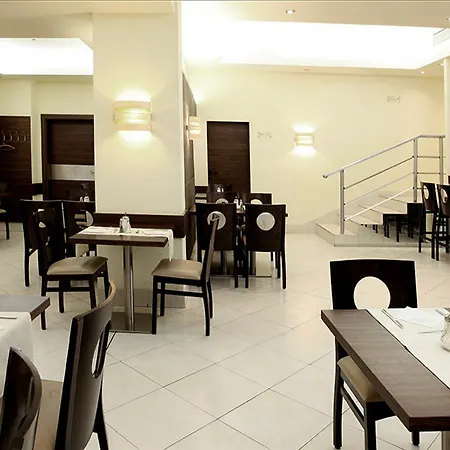 Hotel Attaché 3*