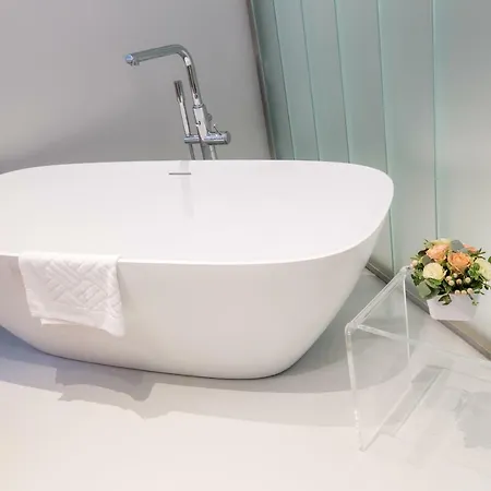 Grand Soho Apartment *