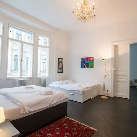 Grand Soho Apartment