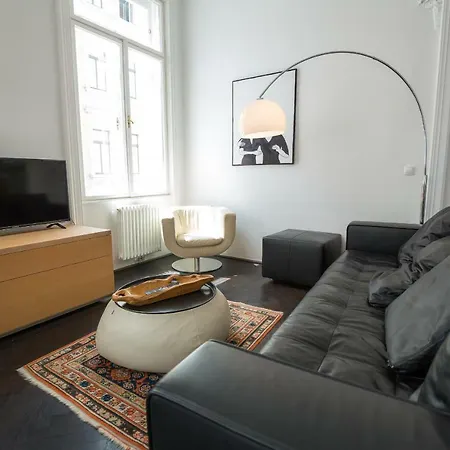 Grand Soho Apartment