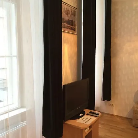 Apartment Opera 1 *