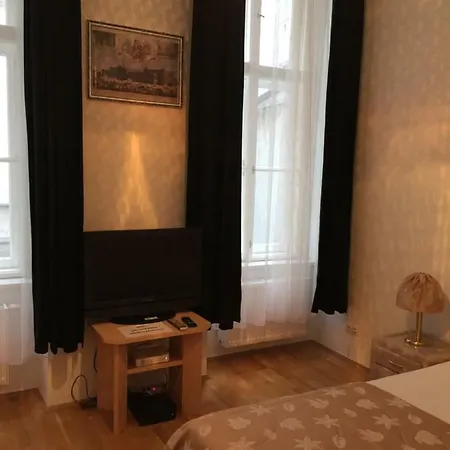 Apartment Opera 1 *