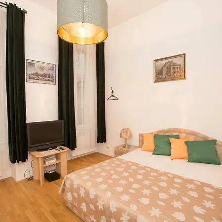 Opera 1 Apartment *