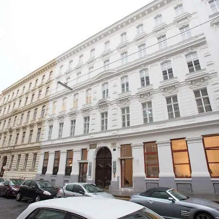 Opera 1 Apartment *