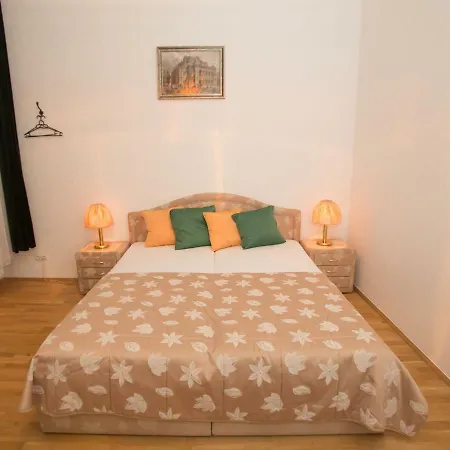 Opera 1 Apartment