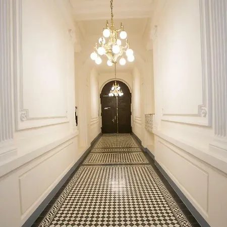Opera 1 Apartment *