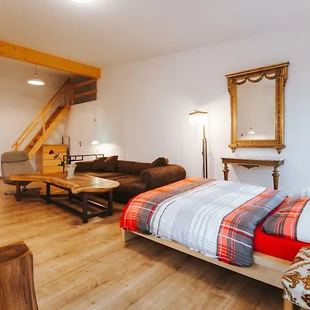 Loft Apartment *