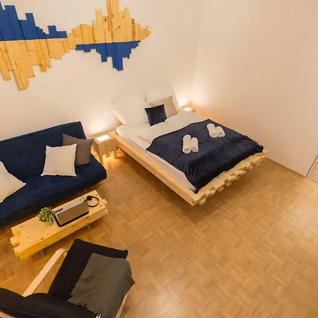 Stunning Station Apartment Vienna