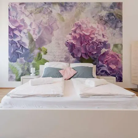 Spacious Station Apartment Vienna