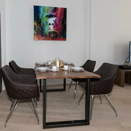 Heart Of City Apartment