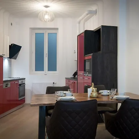 Heart Of City Apartment