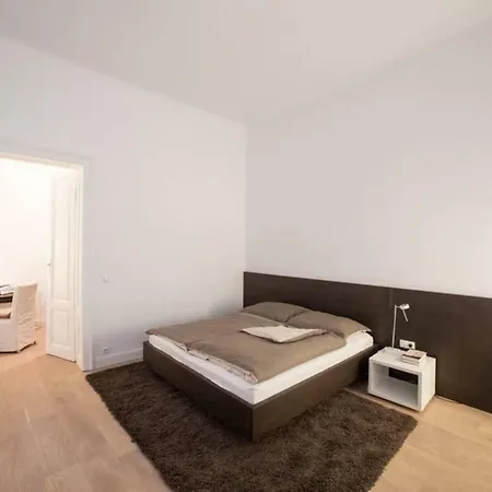 Opernring Apartment *
